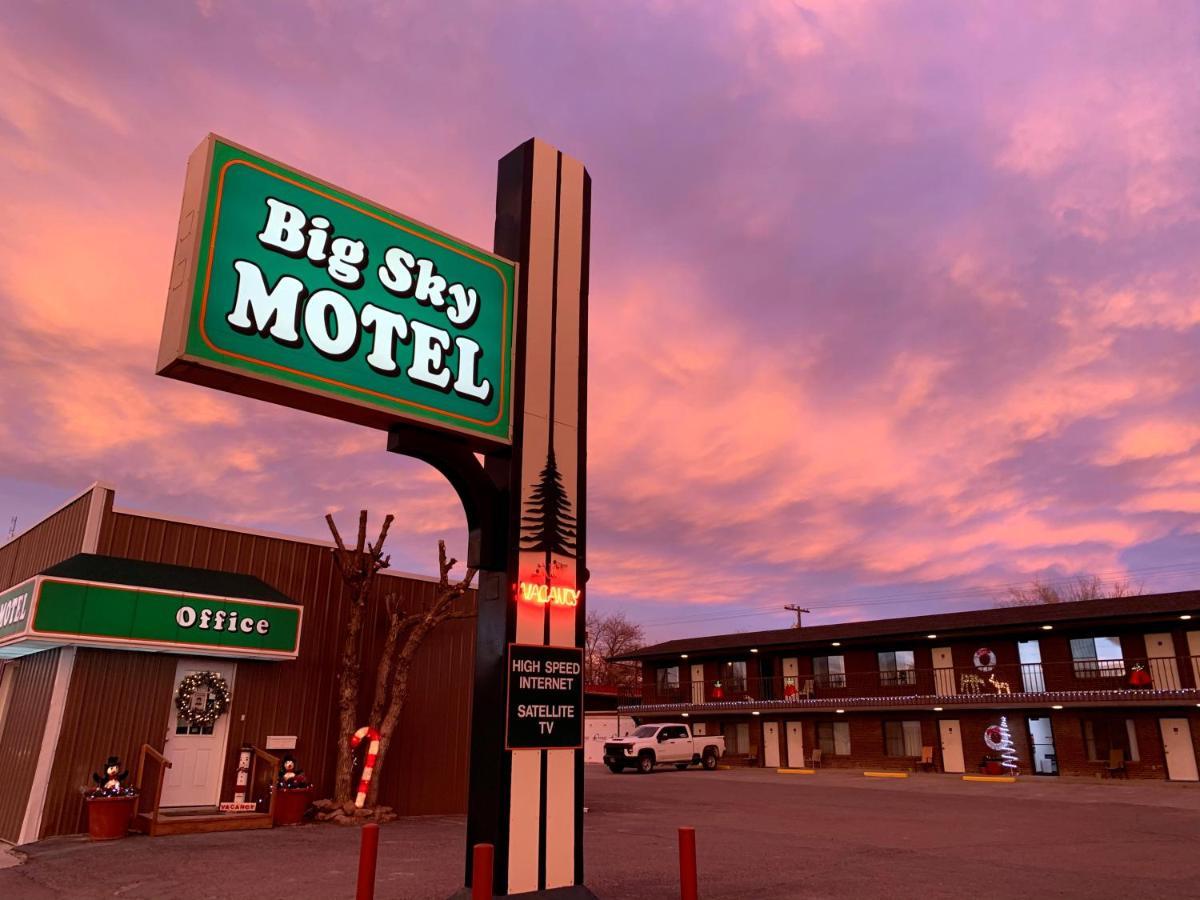 Roundup Big Sky Motel المظهر الخارجي الصورة
